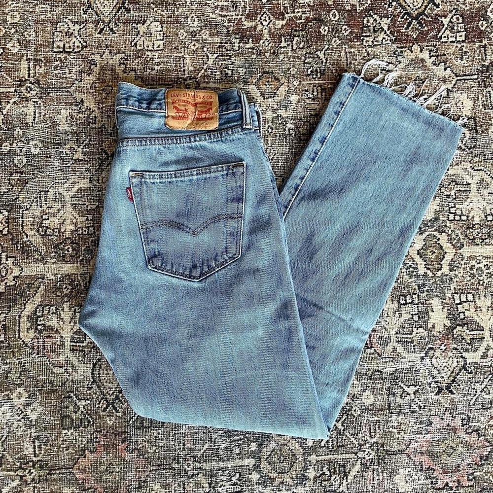 Vintage Levi’s 501 High Waisted Straight Leg Jeans in Light Wash - 32 - Picture 2 of 5